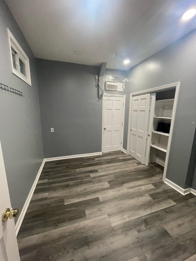 Building Photo - 637 Newark Ave