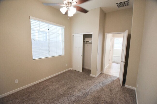 Building Photo - 10602 E Naranja Ave