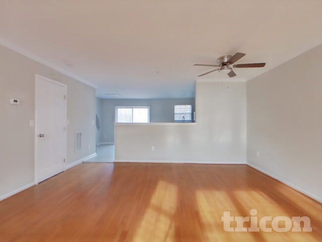 Foto del edificio - 11012 Mary Digges Pl