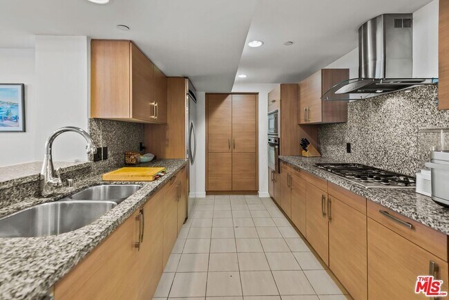 Foto del edificio - 13650 Marina Pointe Dr