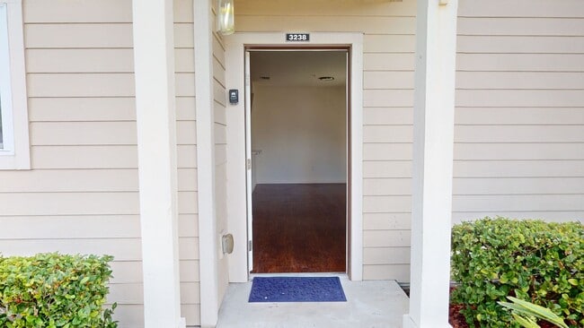 Building Photo - Beautiful 4bed/3bath Townhome FOR RENT in ...