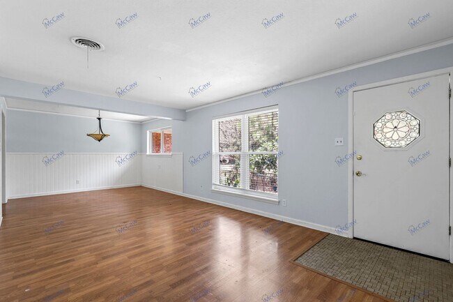 Building Photo - Timeless meets Modern 3/2 Meadowbrook!