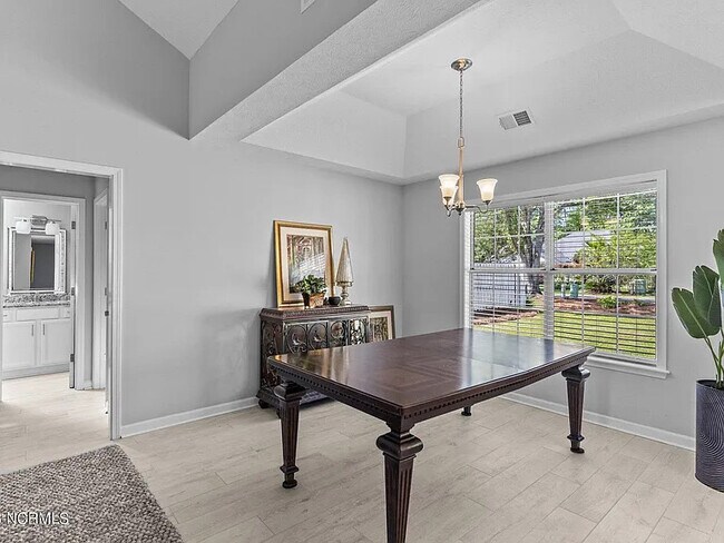 Building Photo - 11 Court 8 NW Dr