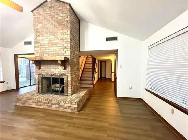 Building Photo - 215 Dunleith Dr