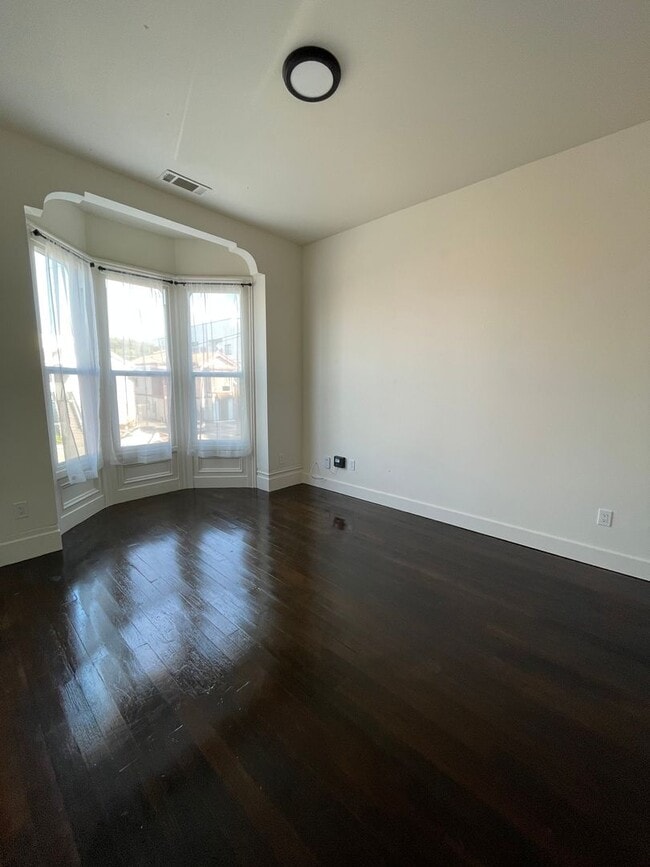 Foto del edificio - 1/2 Off First Month's Rent, 6Bdrm, 3Bath