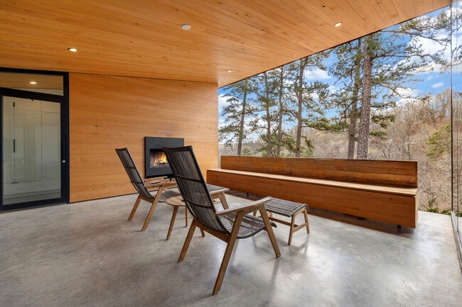 Building Photo - 8463 Tanglewood Rd