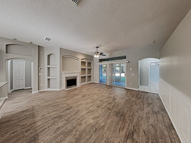 Foto del edificio - 241 W Silverthorn Ln