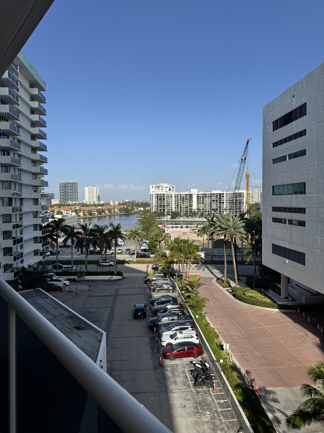 Building Photo - 3725 S Ocean Dr