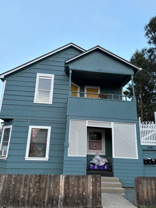 Building Photo - 440 N Grape St