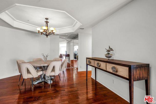 Foto del edificio - 10555 Ashton Ave