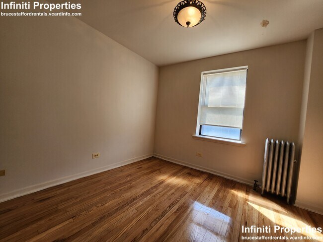 Foto del edificio - 7245 S Jeffery Blvd
