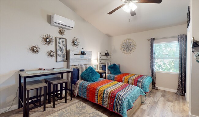 Foto del edificio - 4507 W Bayshore Dr