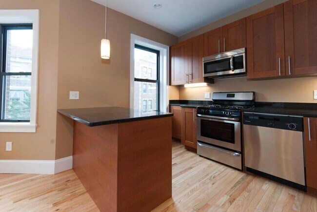 Foto del edificio - BRIGHTON 5BED / 2BATH WASHER & DRYER IN UN...
