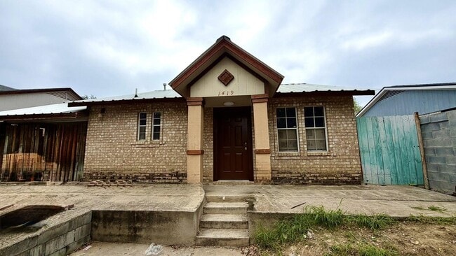 Foto del edificio - 1419 Reagan Dr