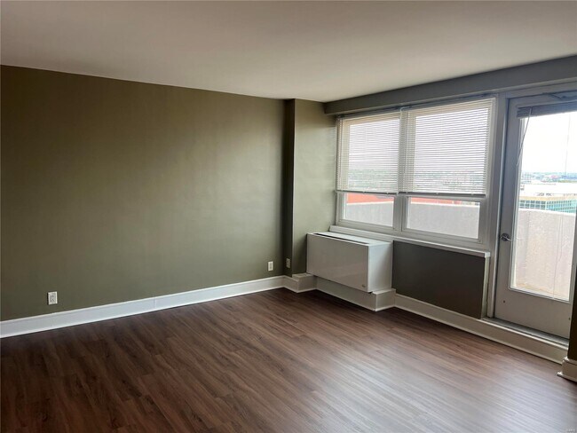 Building Photo - 210 N 17th St