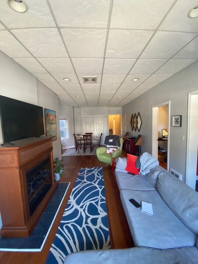 Foto del edificio - 1419 W Grand Ave