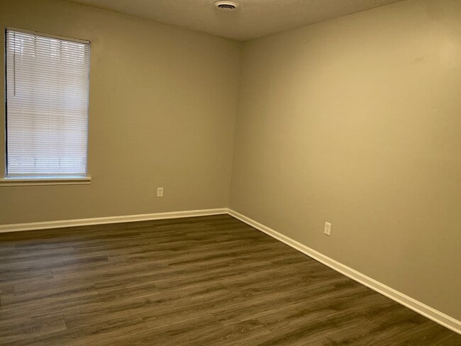 Building Photo - 75 Rushwood Dr