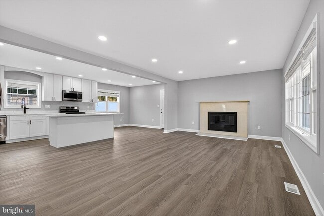 Foto del edificio - 2403 Kingsway Rd