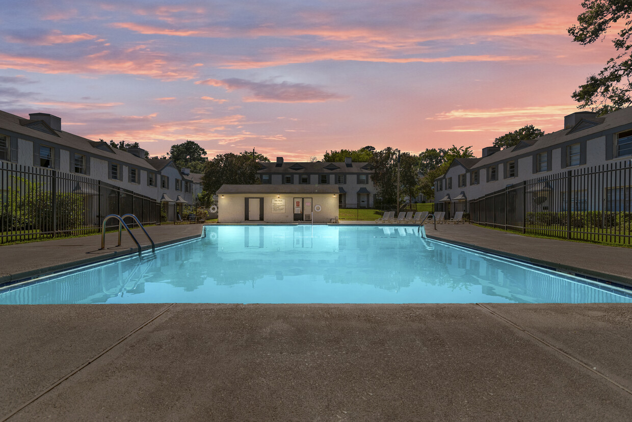 Foto principal - TOWNHOMES AT SOUTH HIGHLANDS