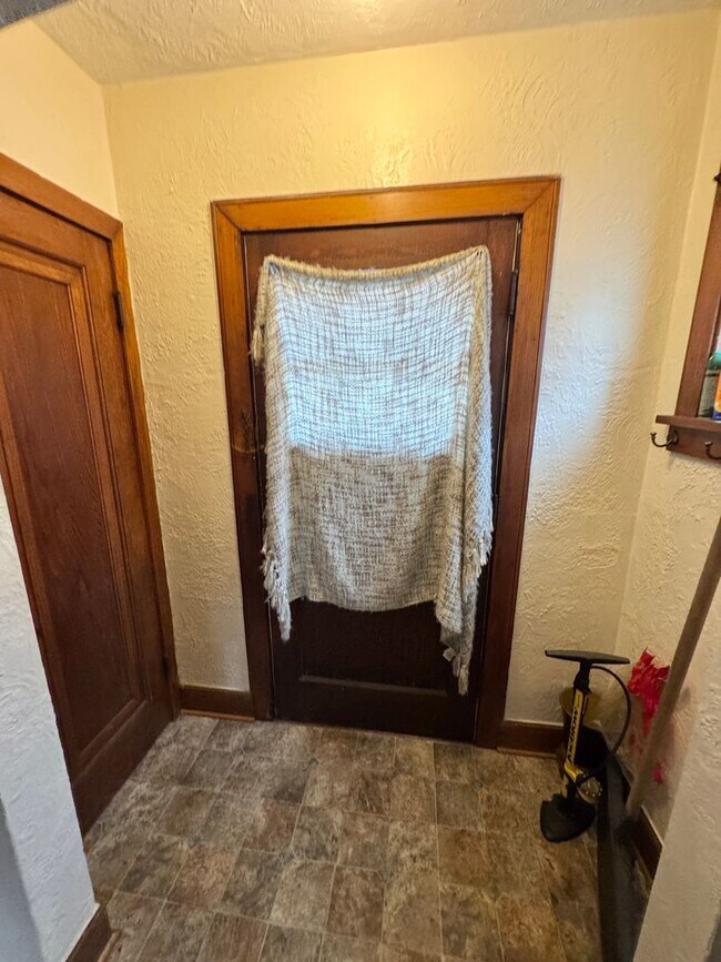 Building Photo - 511 10th Ave SE