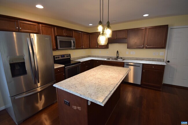 Foto del edificio - 41 Woodlawn Dr