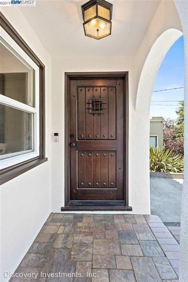Foto del edificio - 2 br, 1 bath House - 660 Fairmount Ave.