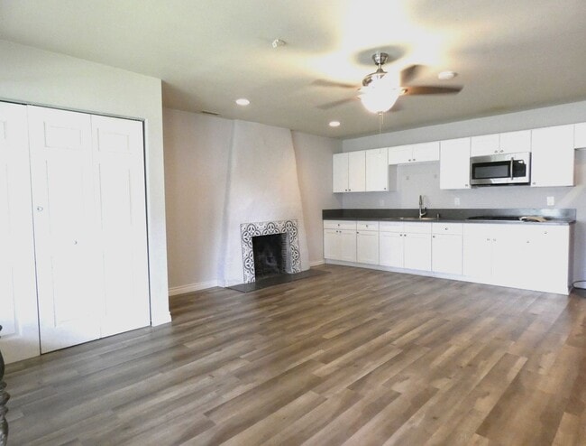 Foto del edificio - 12712 Downey Ave