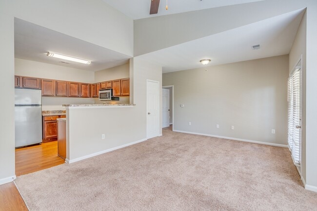 Building Photo - Vintage Retreat Apartments