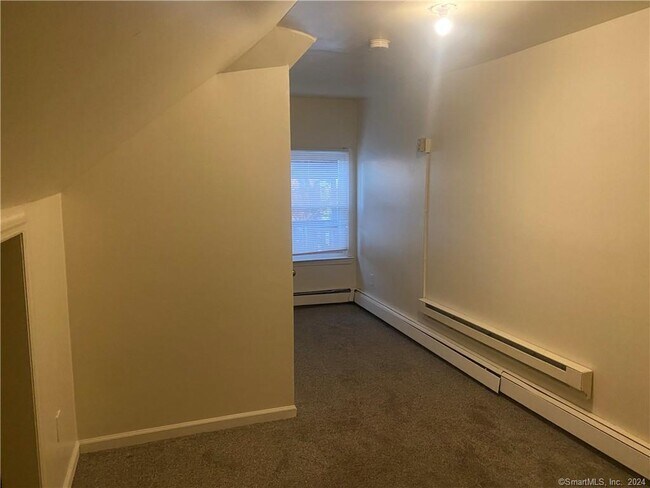 Foto del edificio - 1458 E Main St