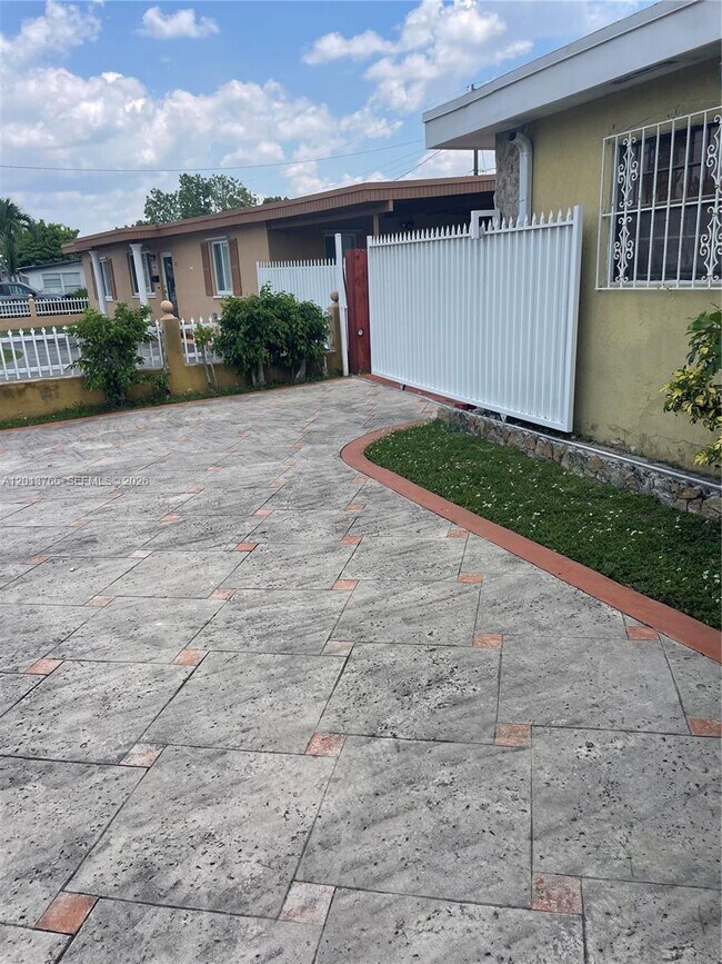 Foto del edificio - 4115 SW 108th Ave