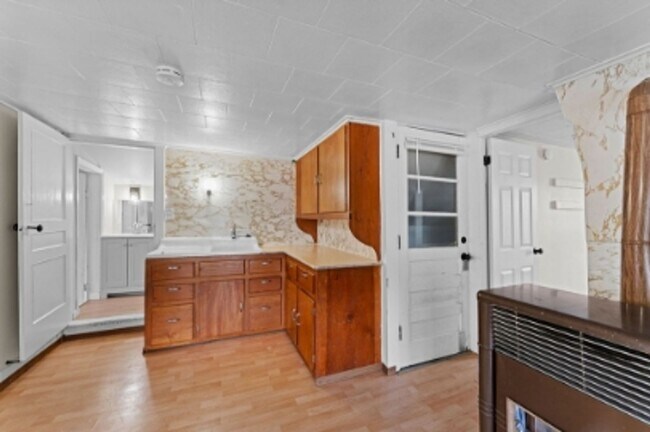 Foto del edificio - 503 W 5th Ave