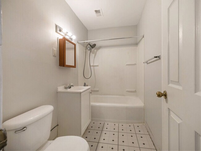 Foto del edificio - 2426 1/2 S 16th St #7