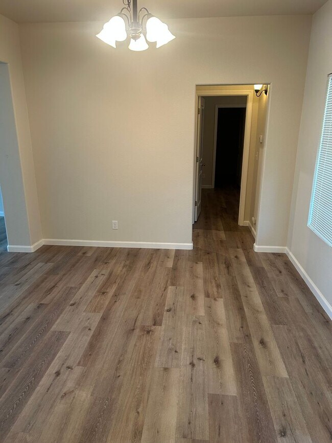Building Photo - Charming 3 Bedroom in Great Location!