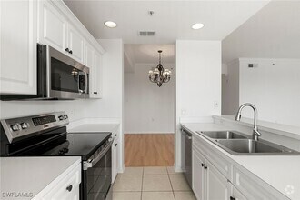 Building Photo - 8570 Kingbird Loop