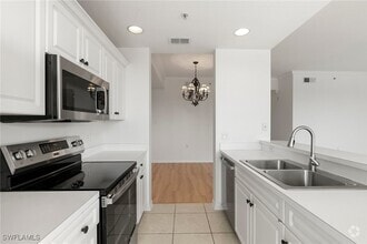 Building Photo - 8570 Kingbird Loop