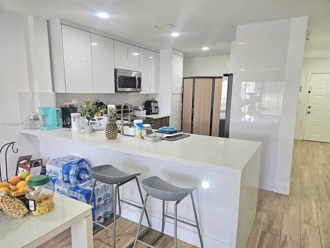 Foto del edificio - 7355 Woodmont Terrace