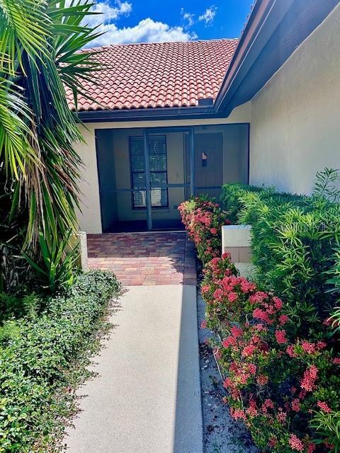 Foto del edificio - 230 Laurel Hollow Dr