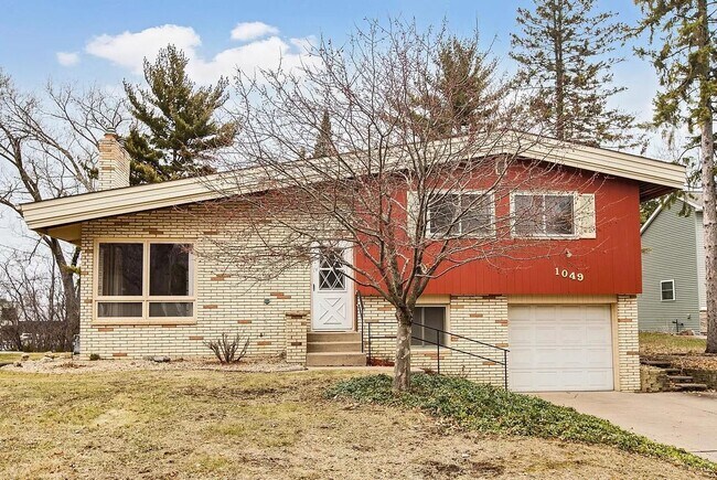 Building Photo - 1049 Island Lake Ave