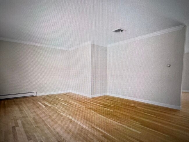 Foto del edificio - 323 Commercial St