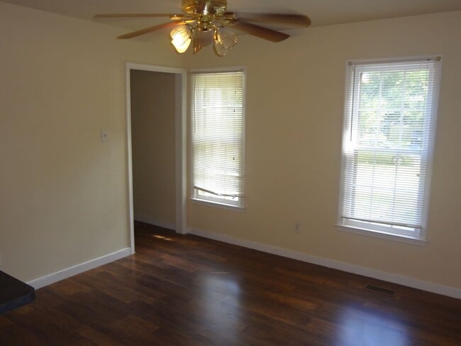 Building Photo - 10649 Genlou Rd