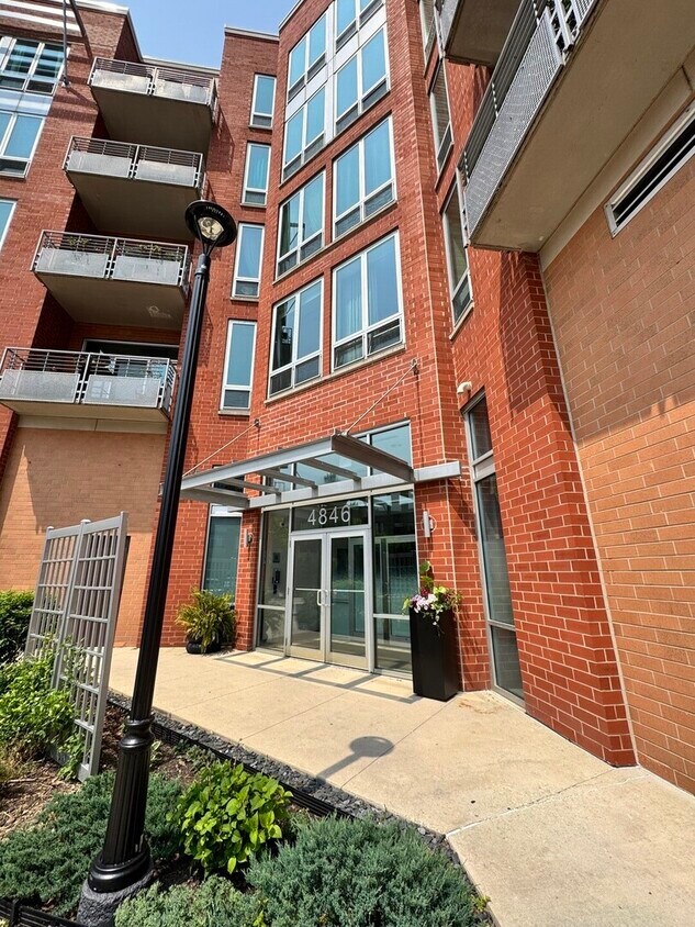 Foto principal - 4846 N Clark St