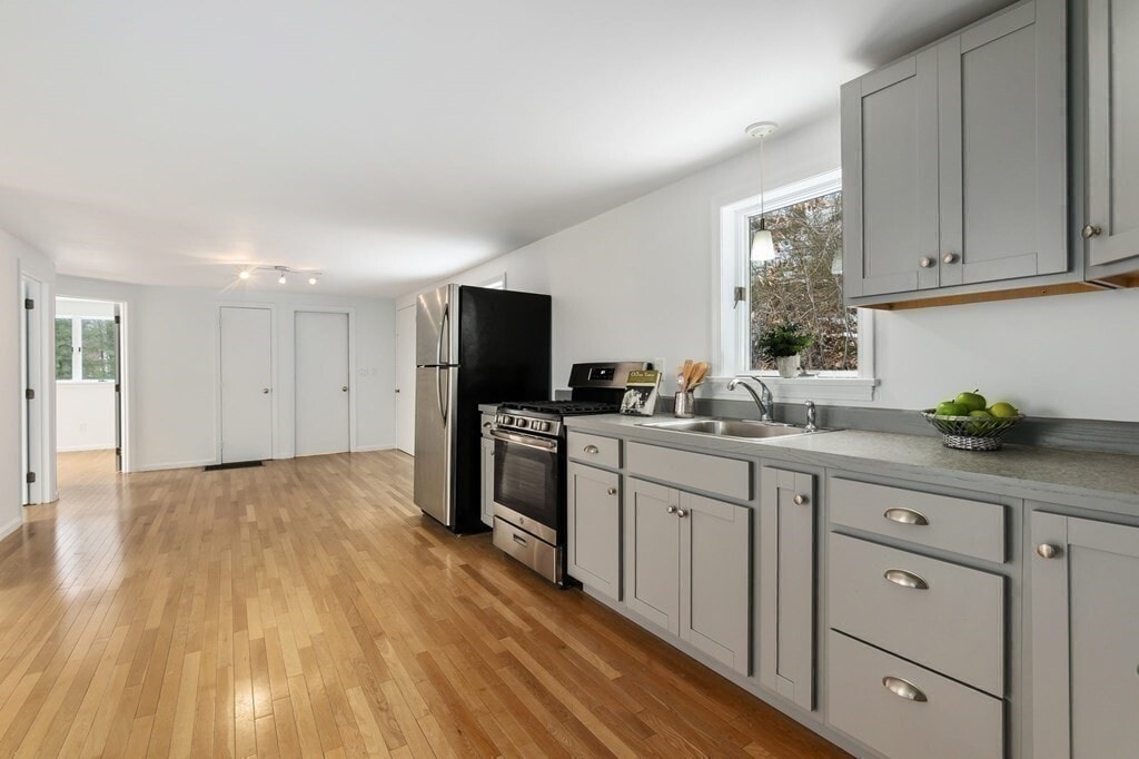 Primary Photo - 47 Lake St