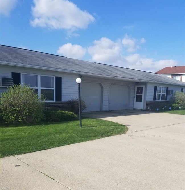 2 br, 1 bath Apartment Lutz Road Villas Apartment for Rent in Archbold, OH