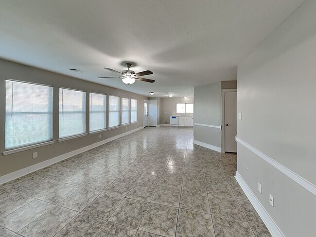Building Photo - 430 Fishawk Way