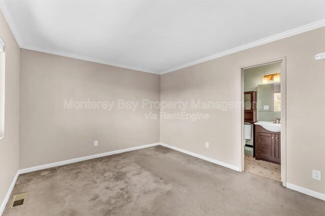 Building Photo - 3137 Seacrest Ave
