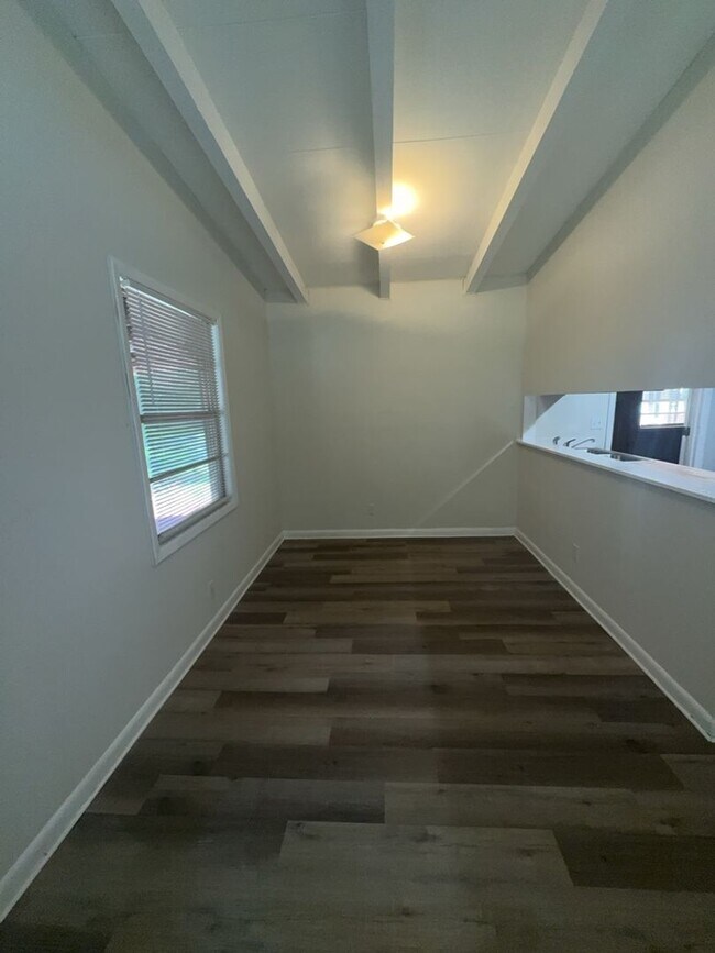 Building Photo - 2119 Lamore Dr