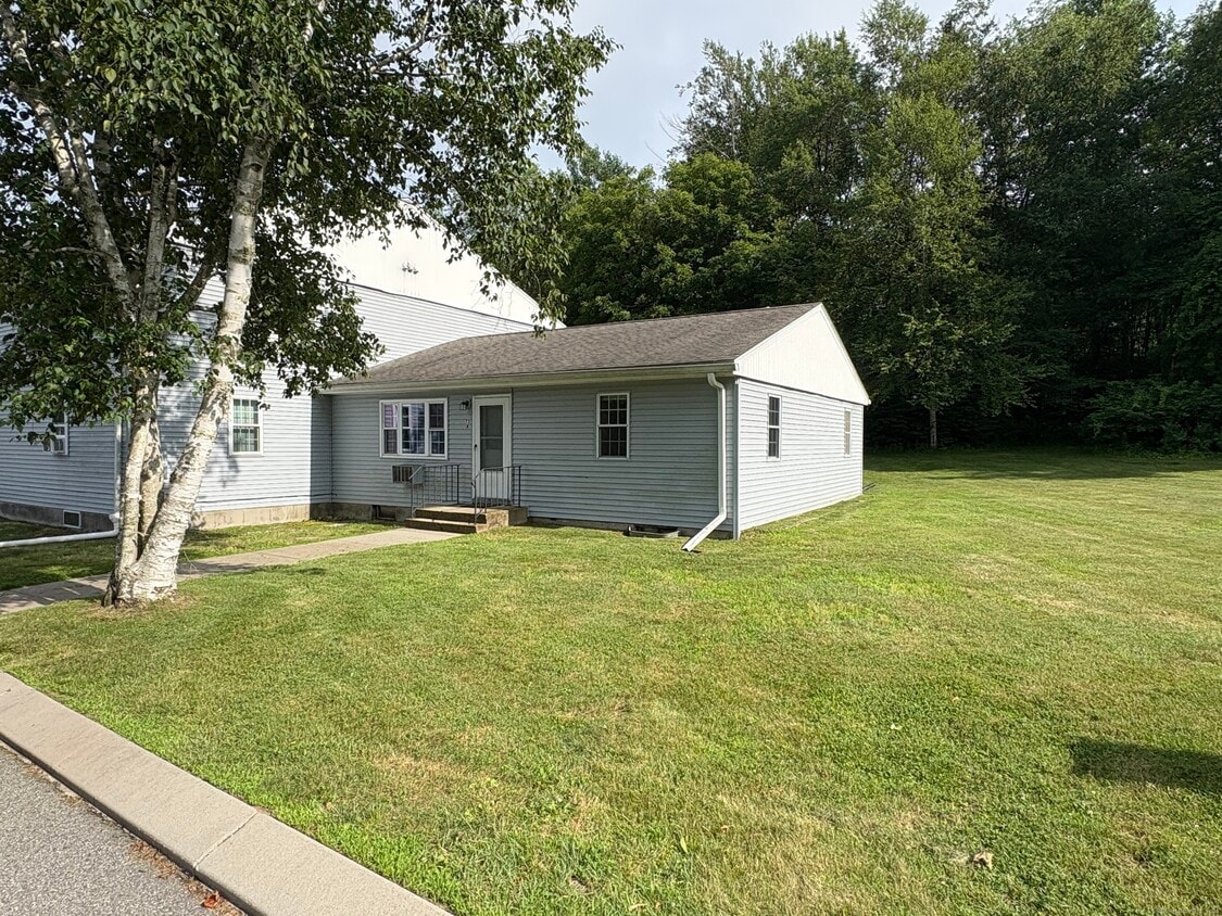Primary Photo - 73 Horse Pond Rd