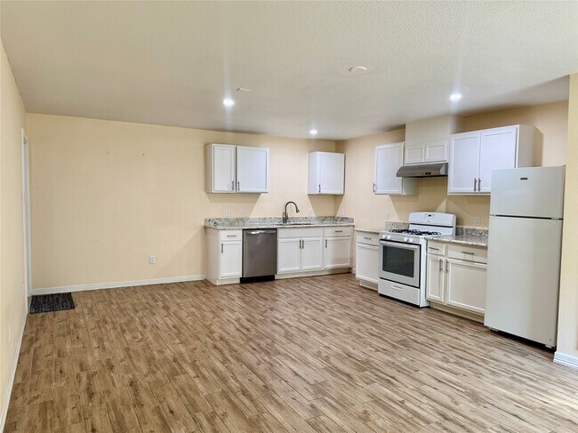 Foto del edificio - 711 Hahlo St