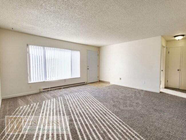 Foto del edificio - 10337 SW Laurel Rd