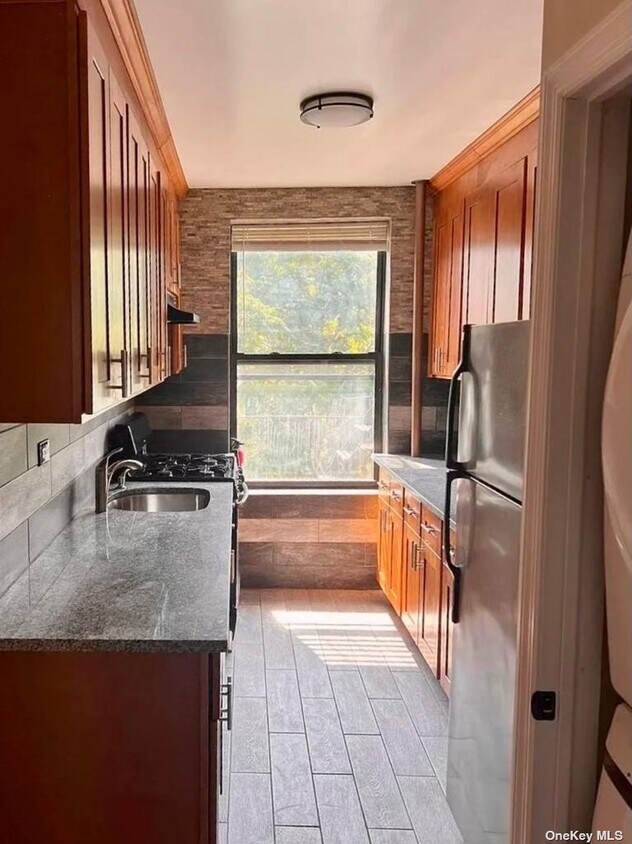 Primary Photo - 24-17 28th St